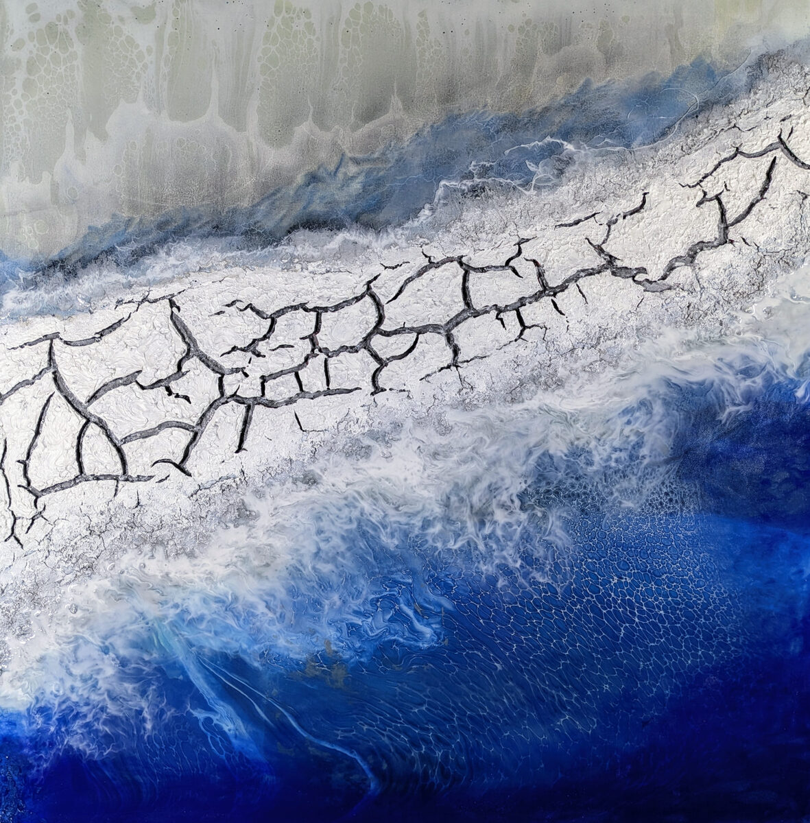Fluid-Art-Guss Gletscherblau – blaue Farbströme auf Hochglanz-Resin